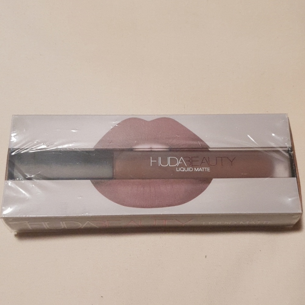 Huda Beauty Liquid Matte Lipstick